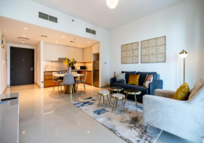 Savis Home- Vibrant Neighborhood with Creek View